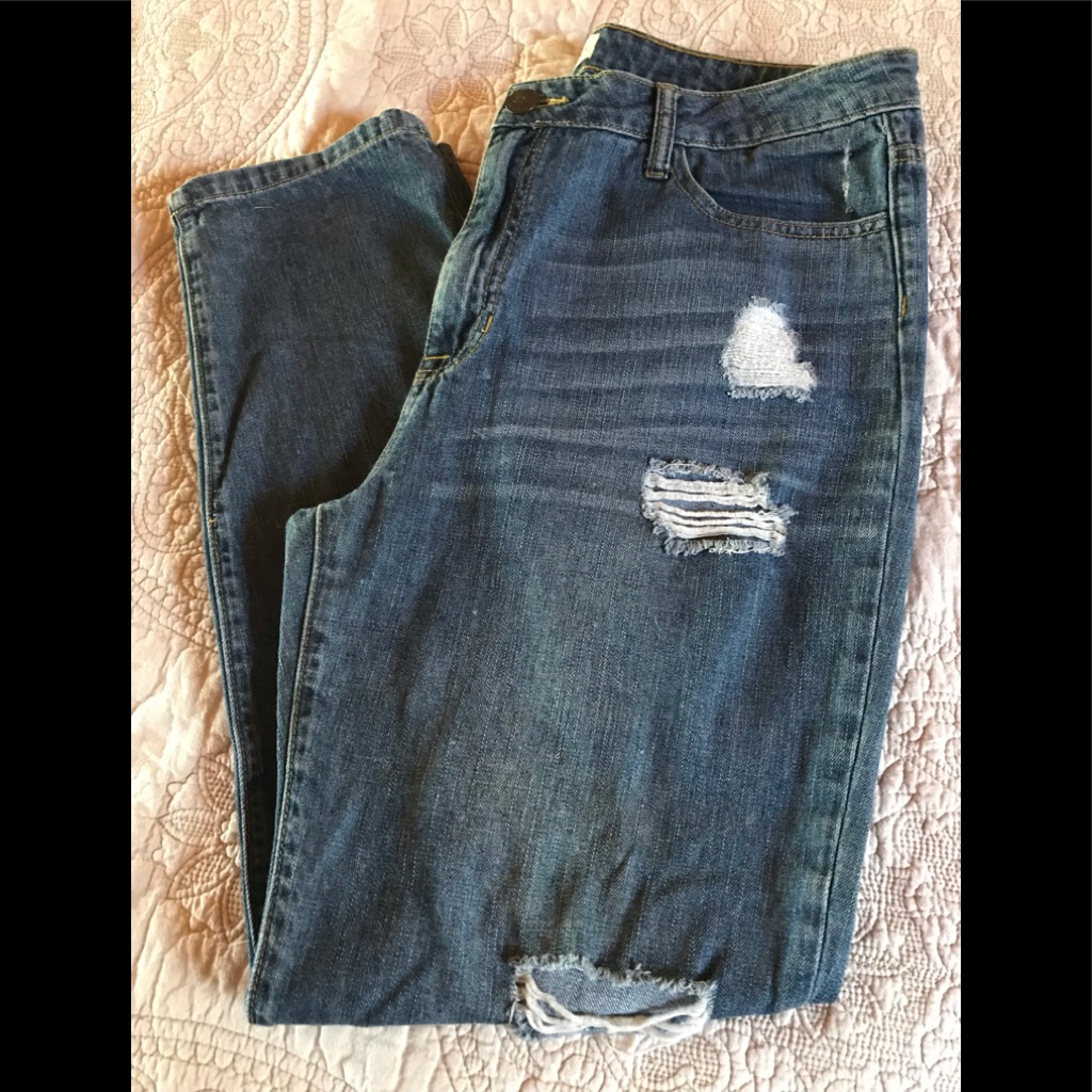 Relaxed Destroyed Jeans